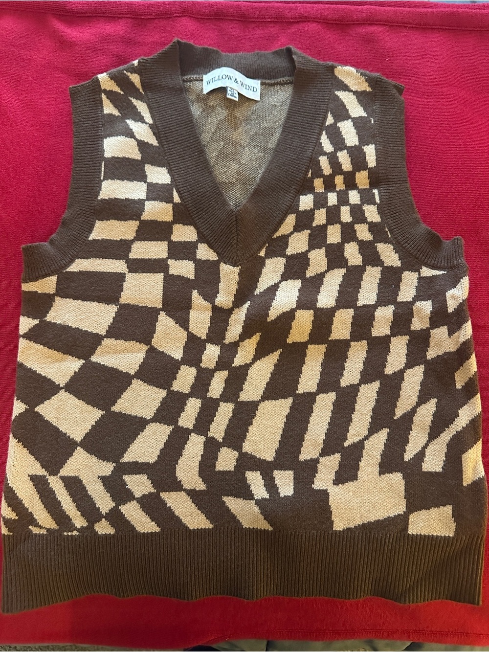 Willow & Wind Brown and Cream Geometric V-Neck Tank